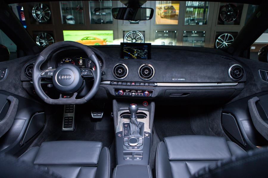 Торпедо Audi RS3 Sportback by ABT (8V) 2015 года  (фото 4 из 4)